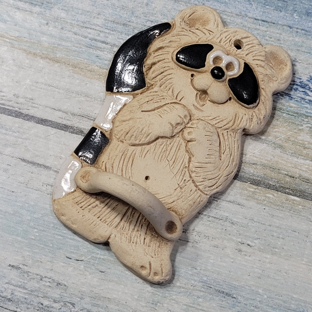 Clay Raccon wall hanging. - Picture 6 of 6